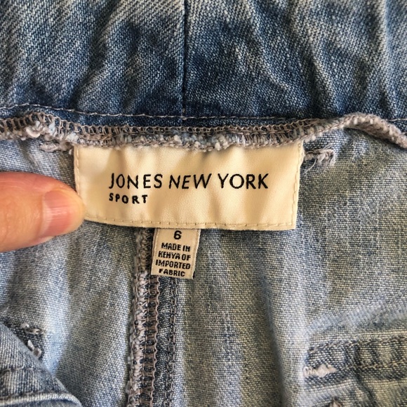 Vintage light denim high waisted shorts - Jones New York size 6 - Picture 3 of 7